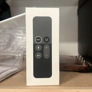 APPLE TV SIRI REMOTE